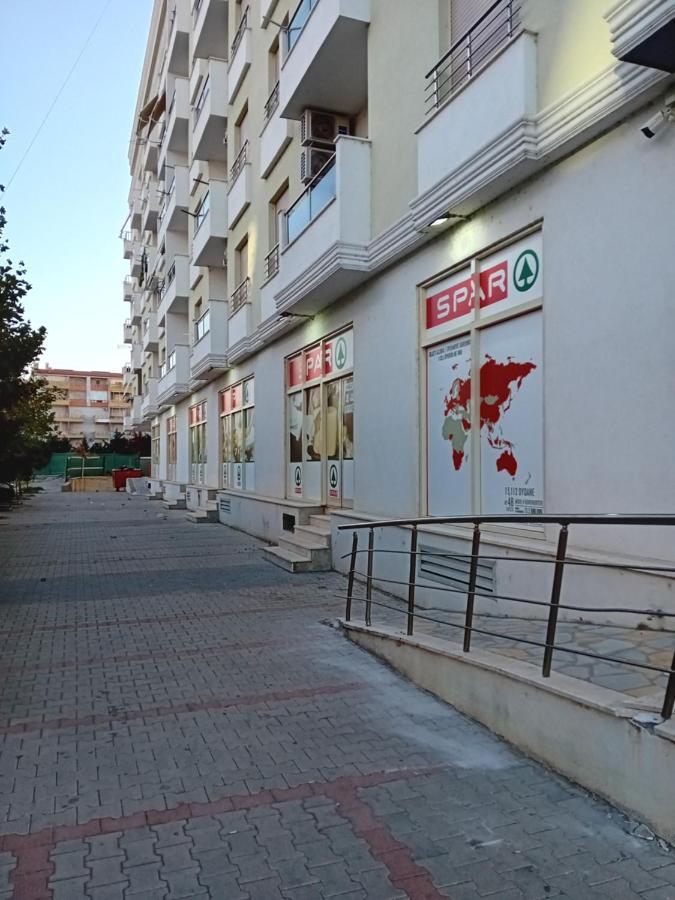 Amar Lägenhet Golem (Tirana)